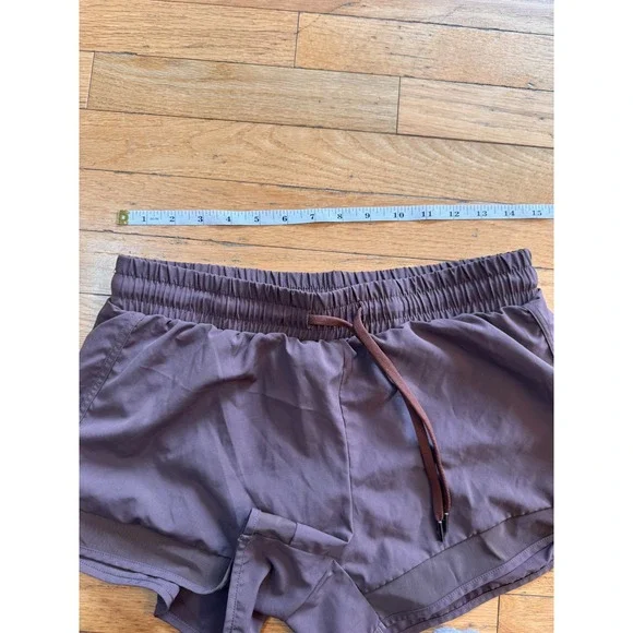 CRZ YOGA Womens Running Shorts Mauve Brown Mesh Trim Zip Pocket Size Medium 8/10 - Picture 4 of 8